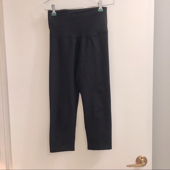 Old Navy Active Go-Dry Black Leggings - Picture 5 of 8